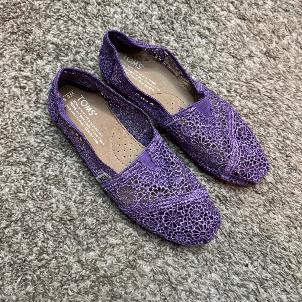 TOMS Purple Eyelet Style Shoes Size 5.5